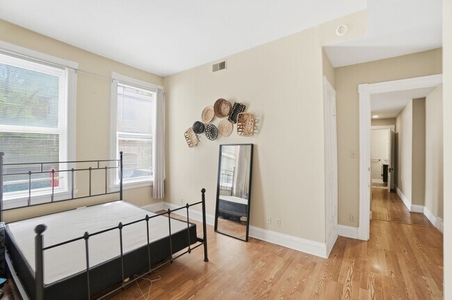 Building Photo - 1220 Louden St
