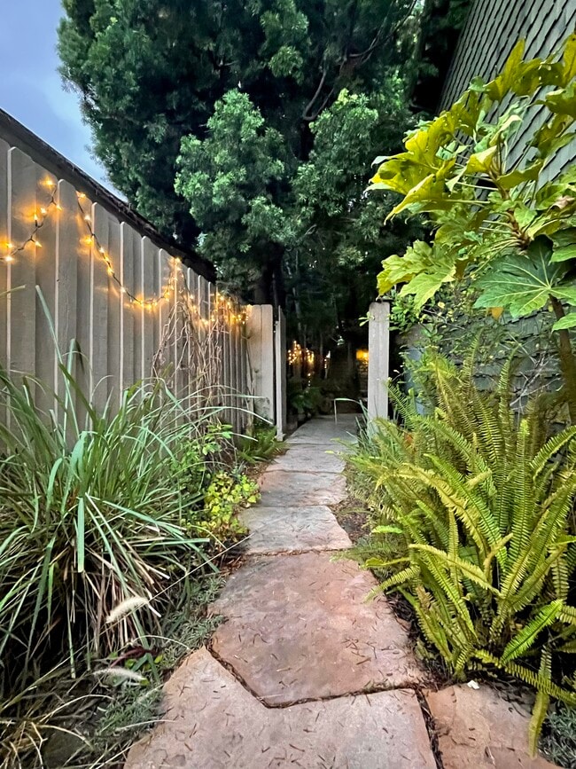 Entrance to guesthouse - 3869 McLaughlin Ave
