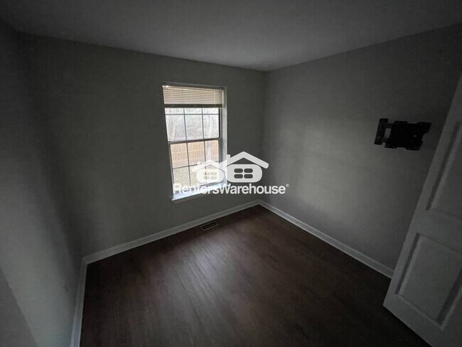 Building Photo - 1331 Stockett Square