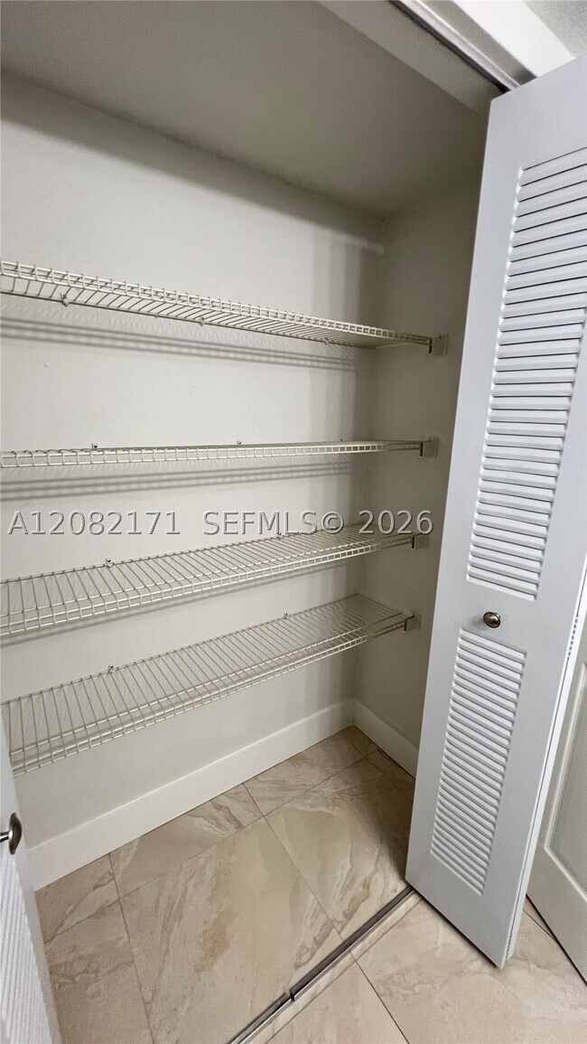 Building Photo - 2890 N Oakland Forest Dr