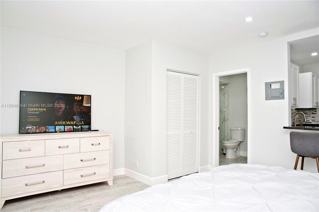 Building Photo - 4105 N Ocean Dr