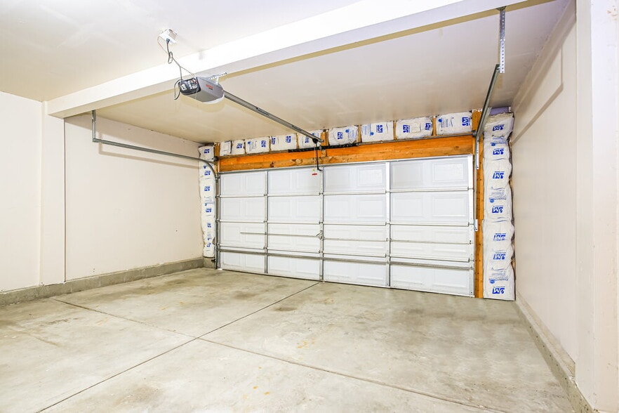 Building Photo - 6322 Bellinger Dr