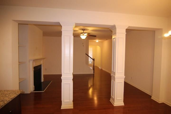Building Photo - 5850 Vinyard Ln