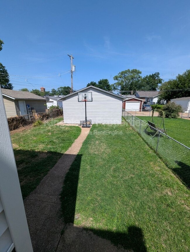 Building Photo - 4725 Ray Ave