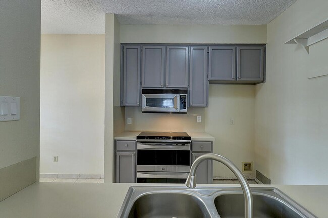 Building Photo - 7126 Windbrook Ln