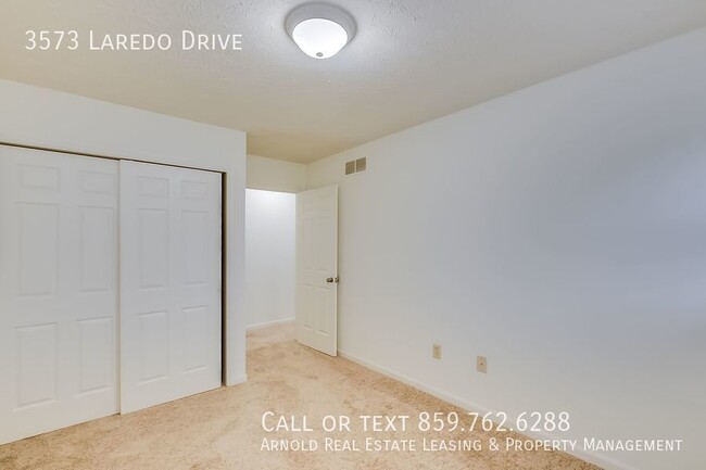 Building Photo - New 2 Bedroom 1.5 Bath Listing!