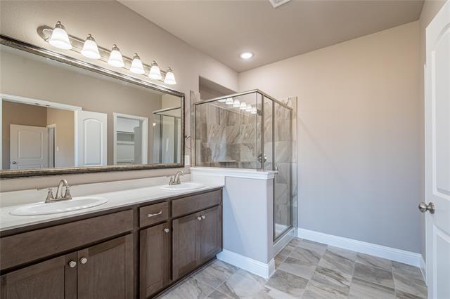 Building Photo - 604 Sycamore Dr