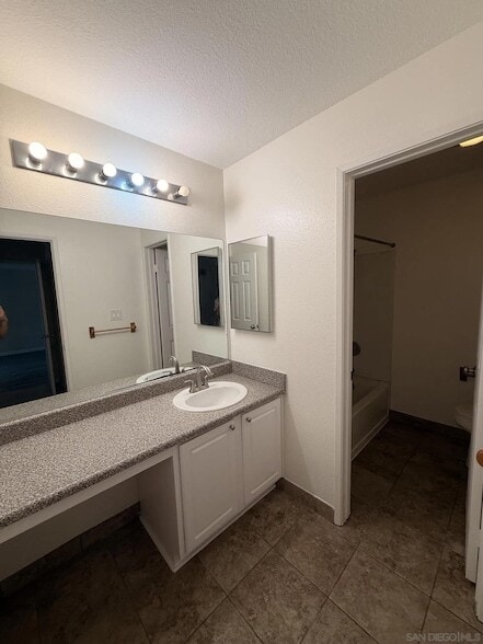 Building Photo - 7405 Charmant Dr