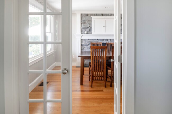 Building Photo - 2 Oak Knoll Rd