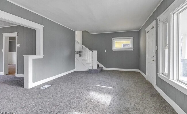 Building Photo - Newly Remodeled Home Available Now!