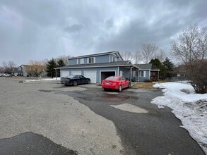 Building Photo - 2402 Daws Dr