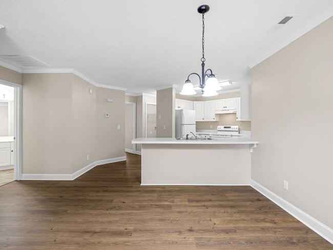 Building Photo - Newly Renovated 2BR, 2 BA in Greer SC