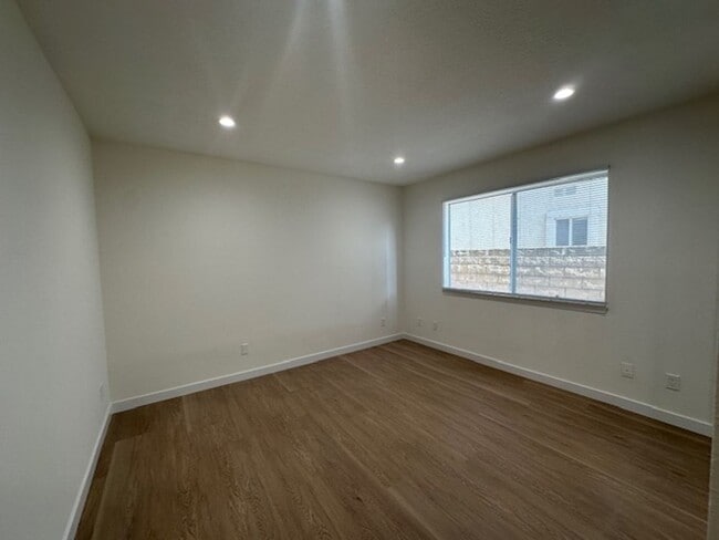 Building Photo - Stunning gated executive home completely redone