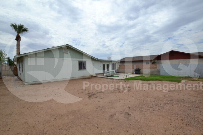 Building Photo - 2522 E Don Carlos Ave
