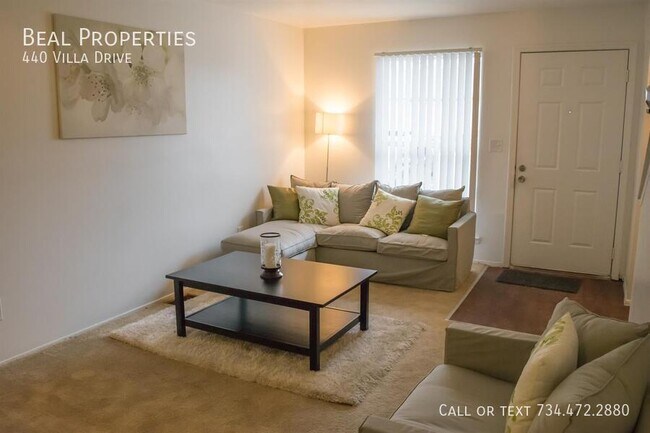 Building Photo - 440 Villa Dr