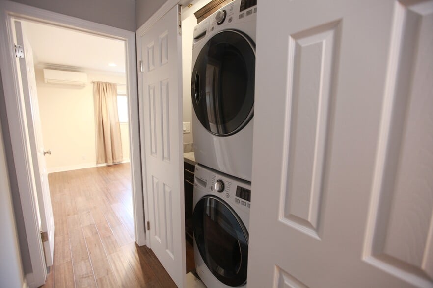 Building Photo - 1143 6th St