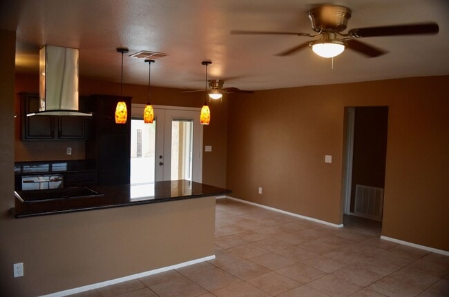 Building Photo - Awesome 5 Bed 2 Bath Home at ASU