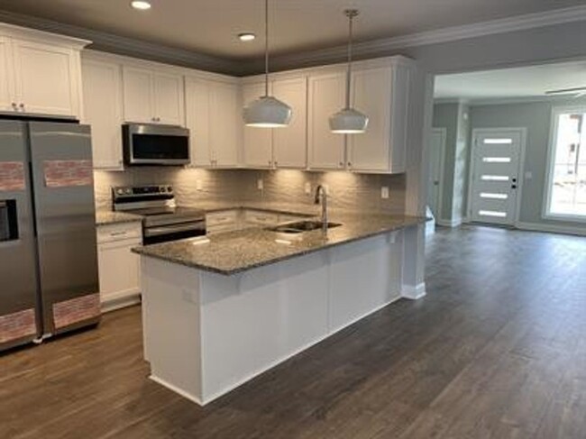 Building Photo - Beautiful New Townhouse in the Heart of Mu...