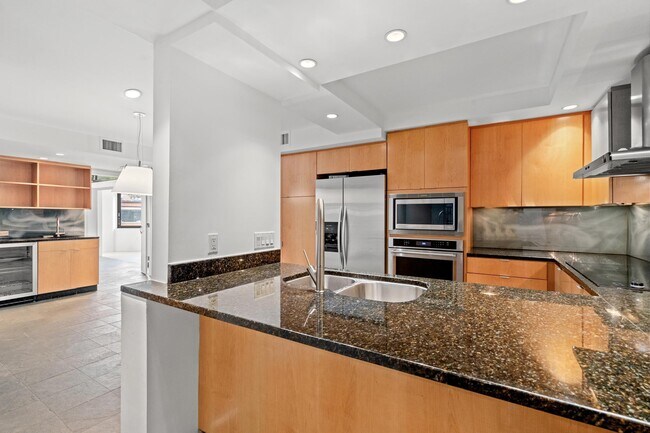 Building Photo - 1015 33rd St NW