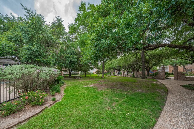 Building Photo - 811 Wax Myrtle Ln