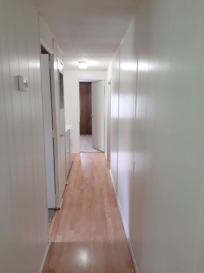 Building Photo - 3 Bedroom 1.5 Bath Mobile Home w/ Washer&D...
