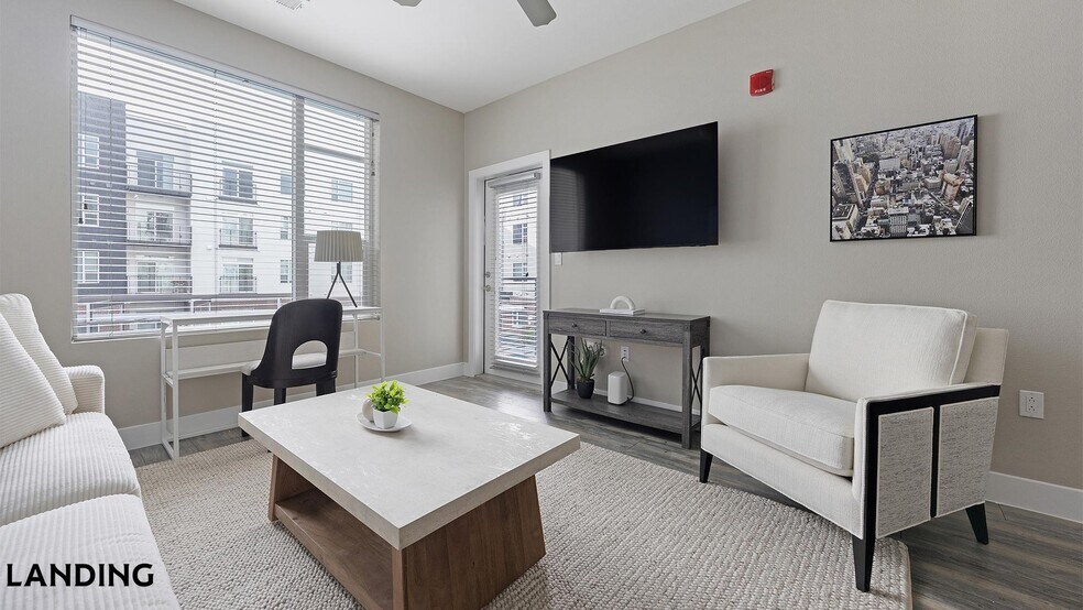 Building Photo - 1000 S Broadway