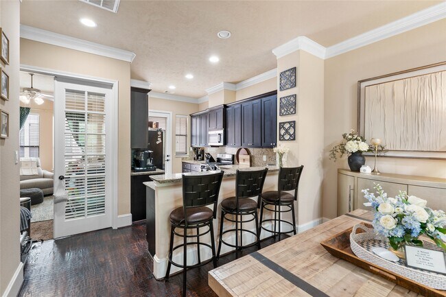 Building Photo - 1045 W 22nd St