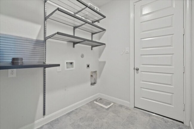 Building Photo - 13814 Russell Ct