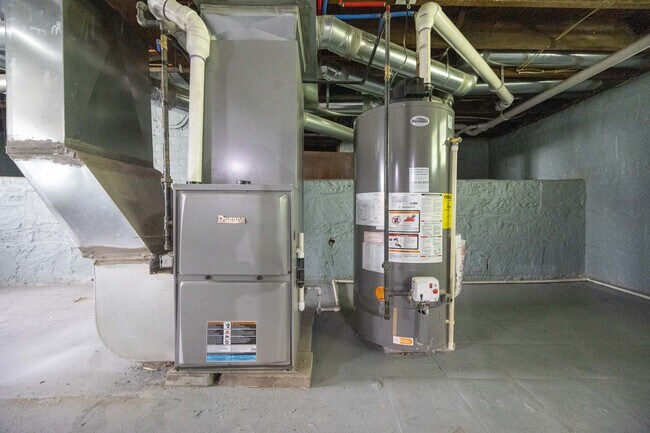 Building Photo - 1496 E 107th St