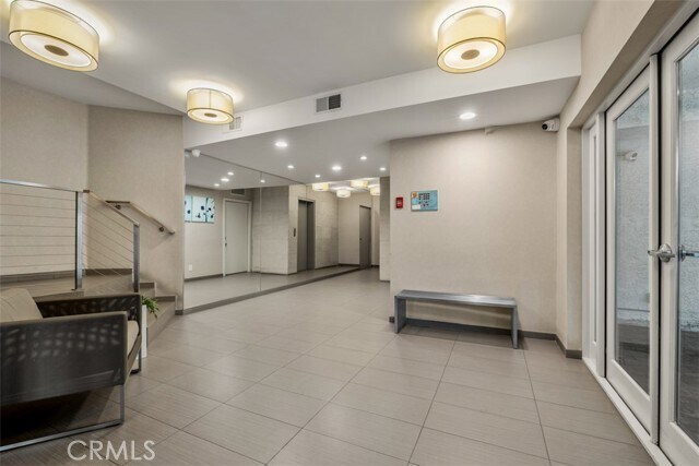 Building Photo - 450 N Oakhurst Dr