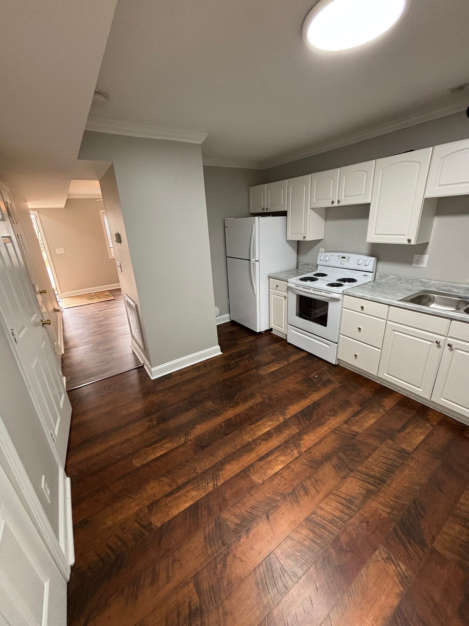 Building Photo - 5731 SW Acres Dr