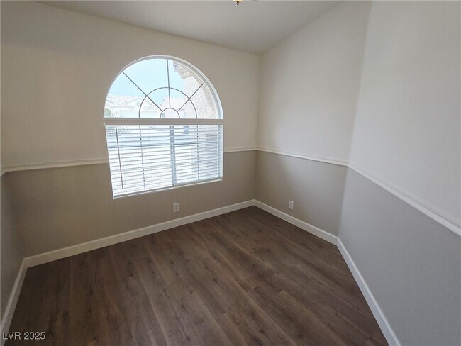 Building Photo - 925 Chaps Cir