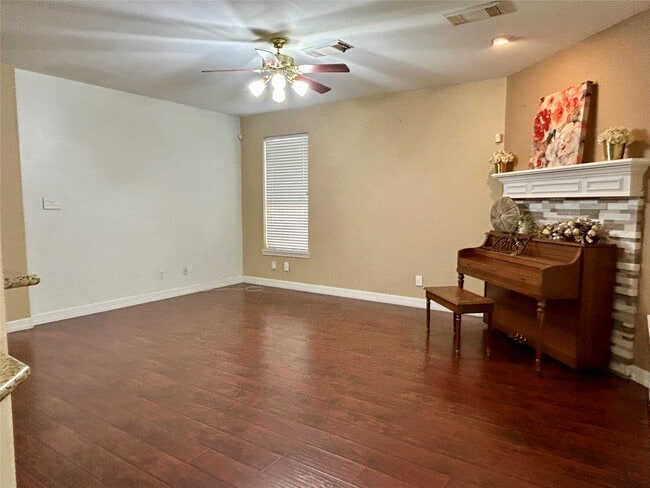 Building Photo - 5319 Lindenchase
