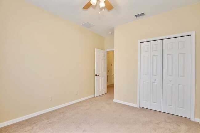 Building Photo - Beautiful 3/2.5 Spacious Townhome with a P...