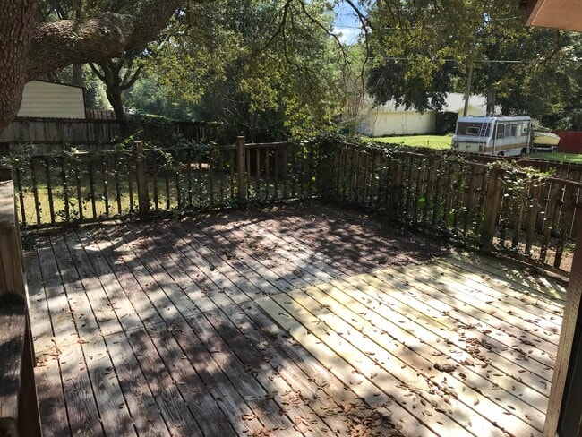 Building Photo - 101 Claire Dr