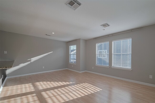 Building Photo - 1101 Saulnier St