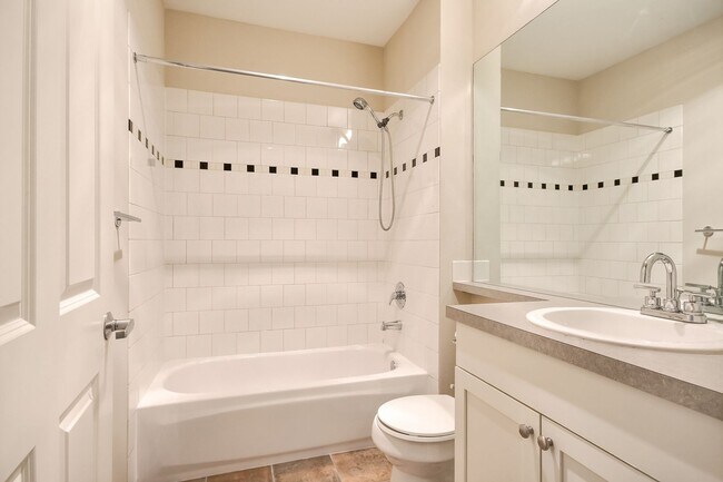 Building Photo - Views of Lake Union Gorgeous 2 bedroom with 2 decks