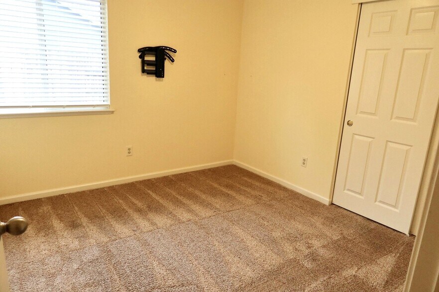 Building Photo - 1143 Grouse Dr