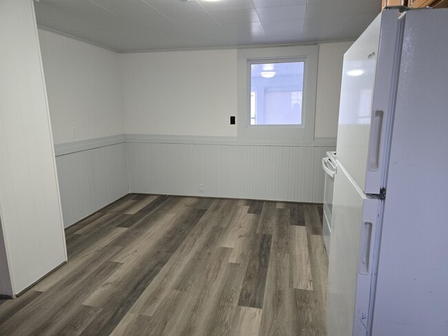 Building Photo - 220 Main St