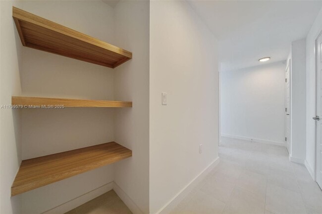 Building Photo - 2150 N Bayshore Dr