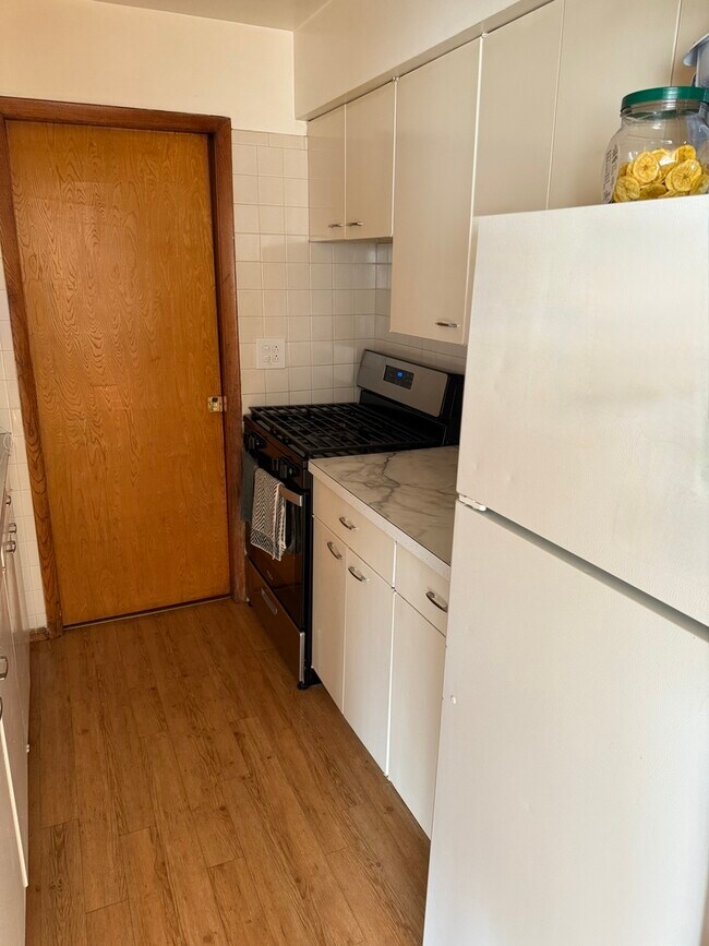 Building Photo - 3852 N Elston Ave