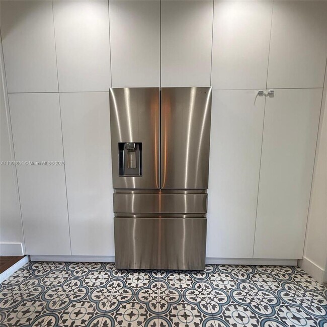 Building Photo - 1345 SW 60th Ct