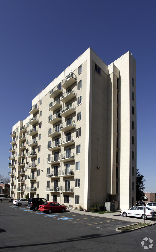 Building Photo - Lincoln Towers