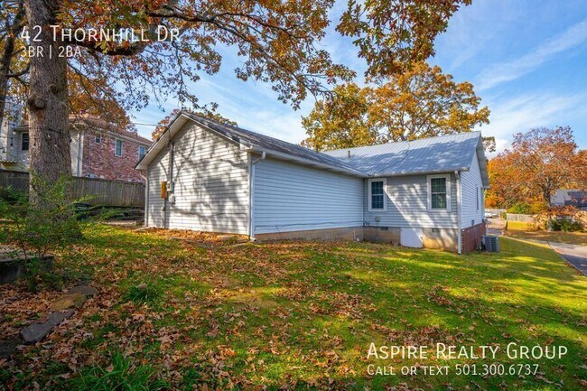 Building Photo - 42 Thornhill Dr