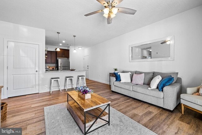 Building Photo - 1010 Admiral Ln