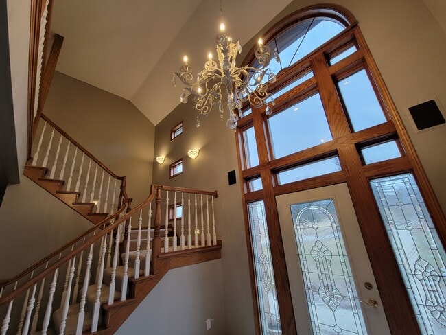 Building Photo - Upscale and Spacious Cedar Falls House for...