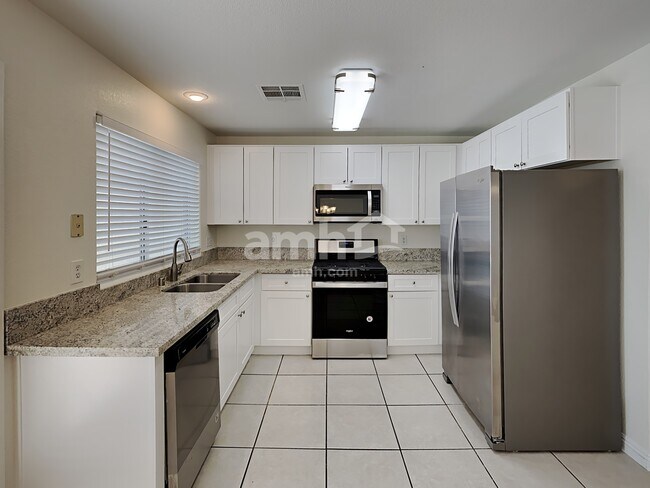 Building Photo - 9516 Fox Forest Ave