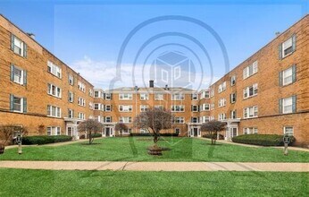 Building Photo - 2 bedroom in EVANSTON IL 60202