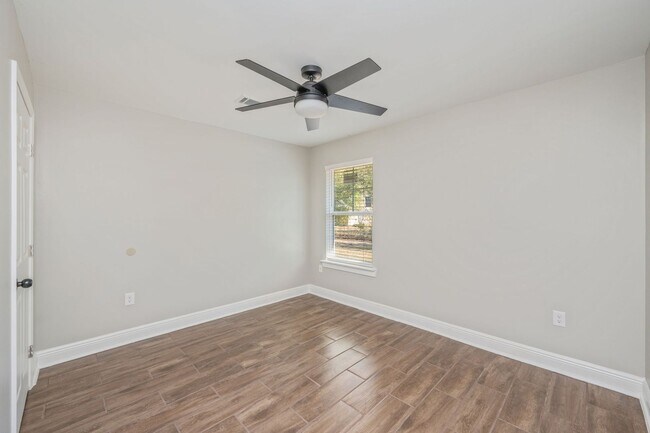 Building Photo - NEW Construction for Rent!!  IDEAL location on the edge of town!