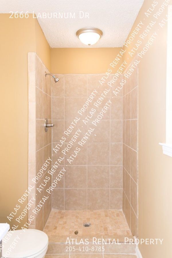 Building Photo - 2666 Laburnum Dr